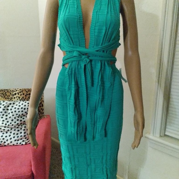 Versatile tie-up dress 👗 Very sexy and unique! Can be worn various ways. MEDIUM - Picture 2 of 14